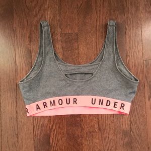 Women’s Under Armour Medium Impact Bra: Fitted